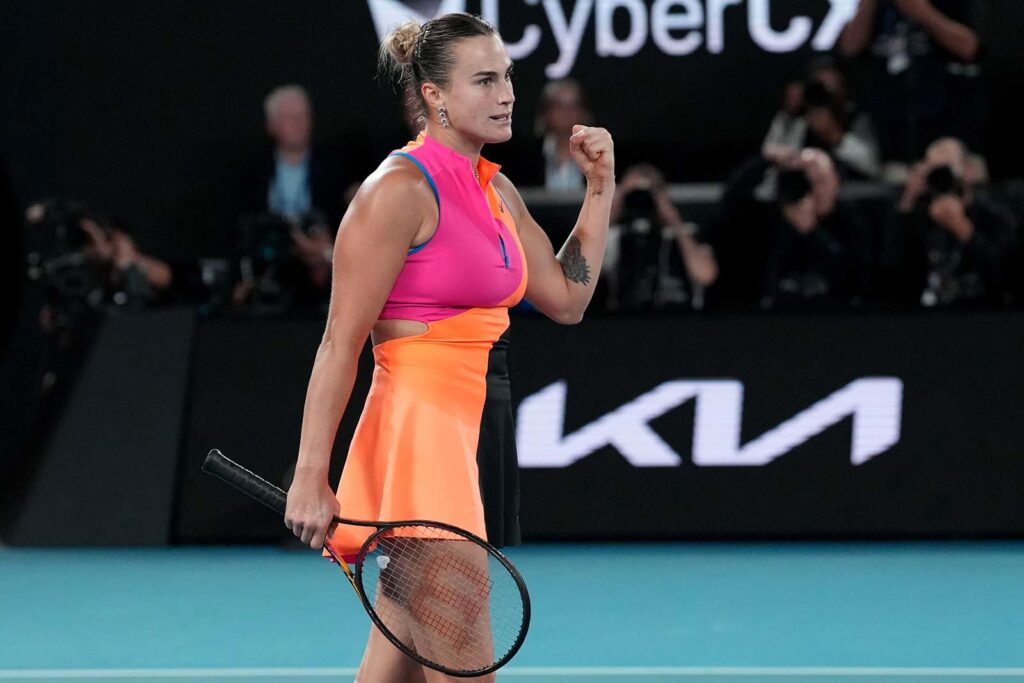Aryna Sabalenka tuuletti viileästi voittoa Elina Svitolinaa vastaan Australian avointen välierässä. Kuva: AP Photo/Dar Yasin