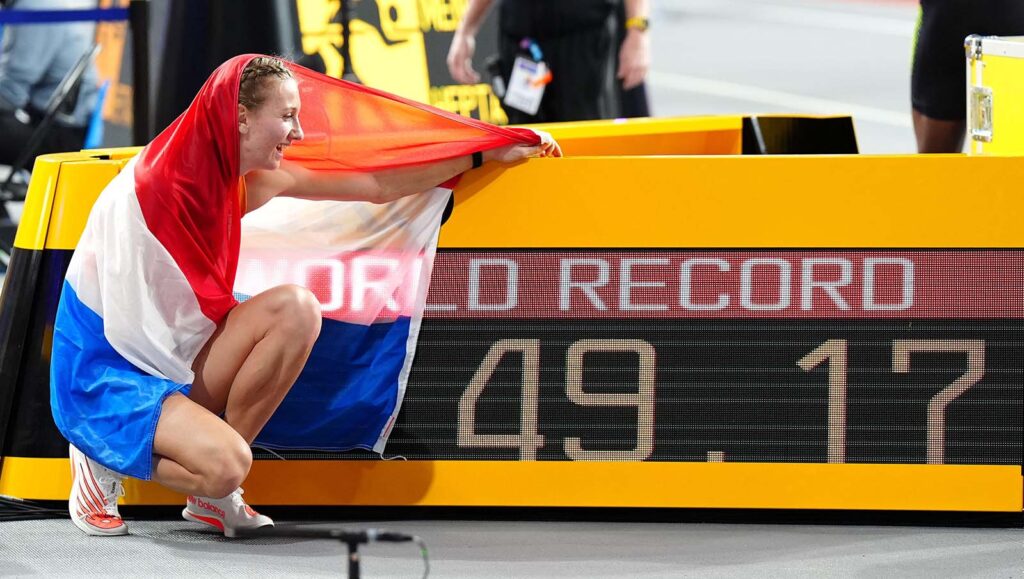Hollannin Femke Bol kuuluu yleisurheilun kuumimpiin nimiin. Kuvassa Bol 400 m maailmanennätyksen jälkeen maaliskuussa 2024. Kuva: PA Images / Alamy