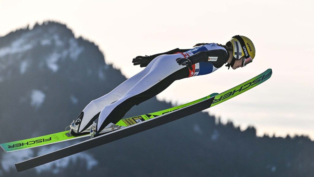 Yhdistetyn huippuihin kuuluva Minja Korhonen edustaa Suomea olympialaisissa mäkihypyssä. Kuva: nordphoto GmbH / Hafner / Alamy