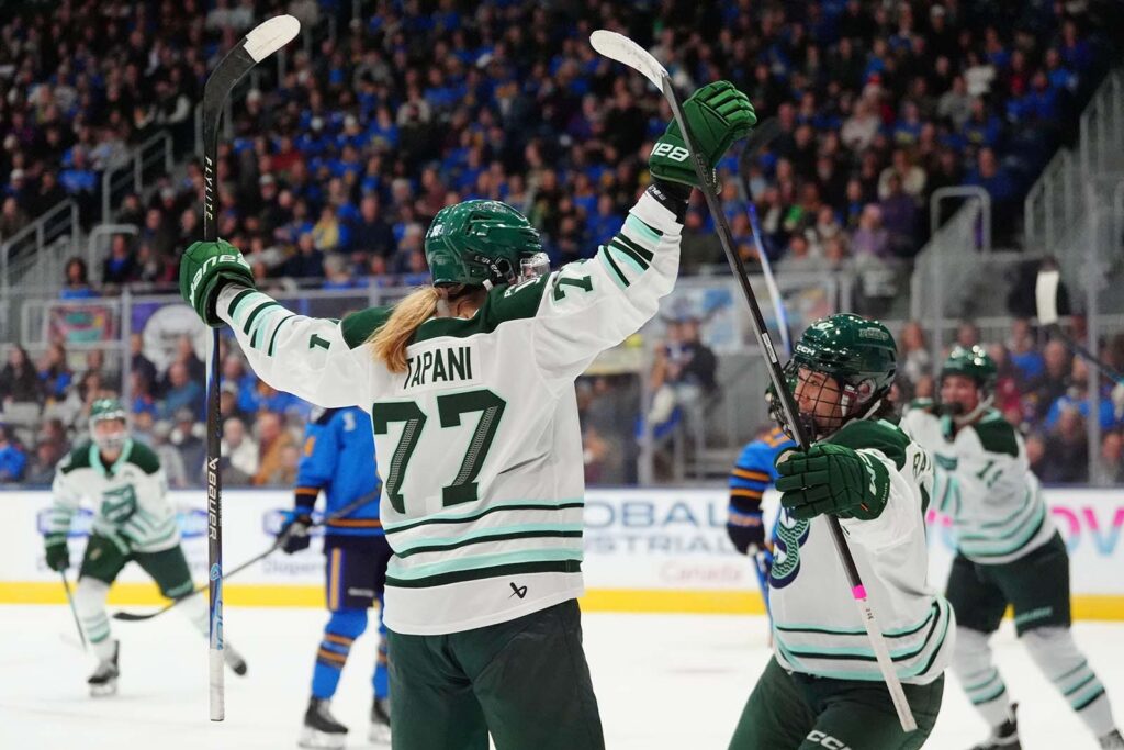 Susanna Tapani kuuluu PWHL:n kokeneimpiin ja nimekkäimpiin suomalaiskiekkoilijoihin. Kuva: The Canadian Press/Alamy Live News