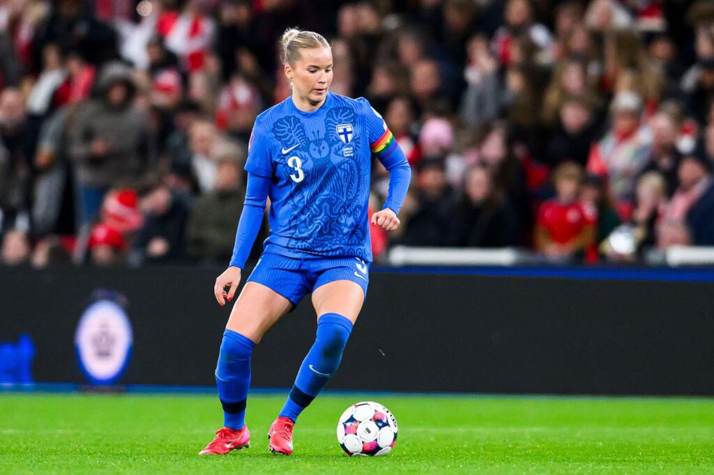 Eva Nystr&ouml;m kantaa usein kapteeninnauhaa Helmareissa my&ouml;s vuonna 2026. Kuva: Alamy / All Over Press