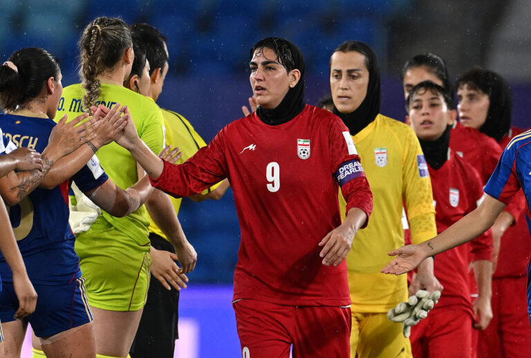 Iranin naisten maajoukkue palasi kotiin – turvapaikkakäänteiden taustalla vuosien jännite