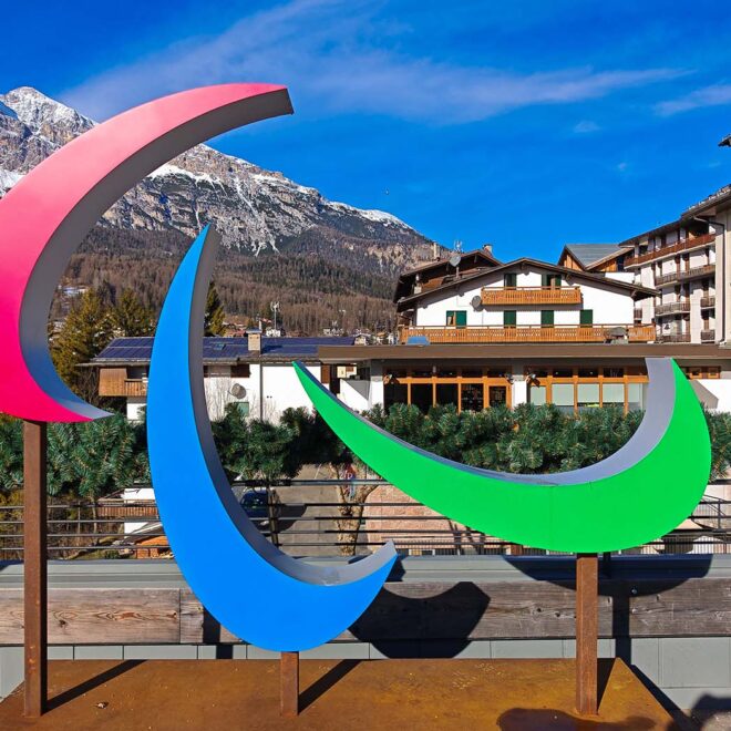 Venäjän trikolori palaa paralympialaisiin – Ukrainan avajaisasun kartta oli liikaa