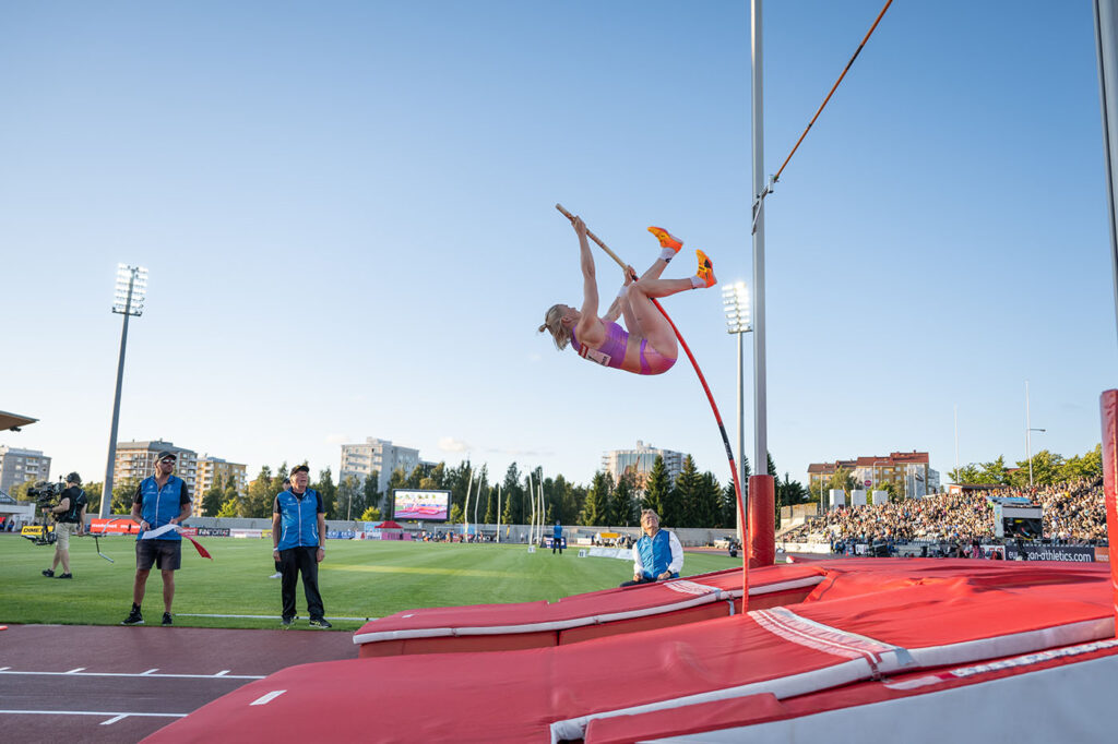 Wilma Murto kilpailemassa Motonet GP:ss&auml; Oulun Raatin stadionilla elokuussa 2025. Murto nousi tuoreen tutkimuksen mukaan Suomen kiinnostavimmaksi yksil&ouml;urheilijaksi. Kuva: Jussi M&auml;&auml;tt&auml; / All Over Press